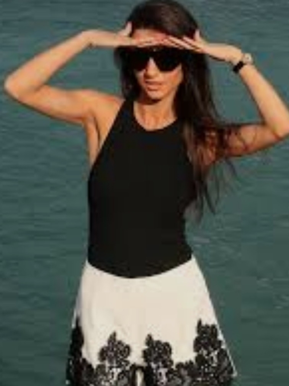 Commense Contrast Trim Mid Waist Shorts